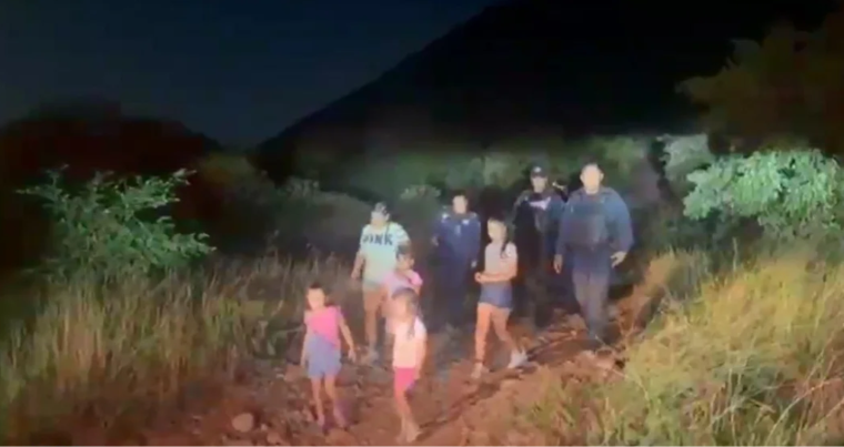 Rescatan a mujer y cuatro menores extraviadas en el Cerro del Topo Chico